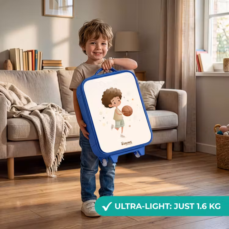 Jongen met een basketbal in beige kleuren Kinderkoffer - Blauw klein -sfeer2_EN