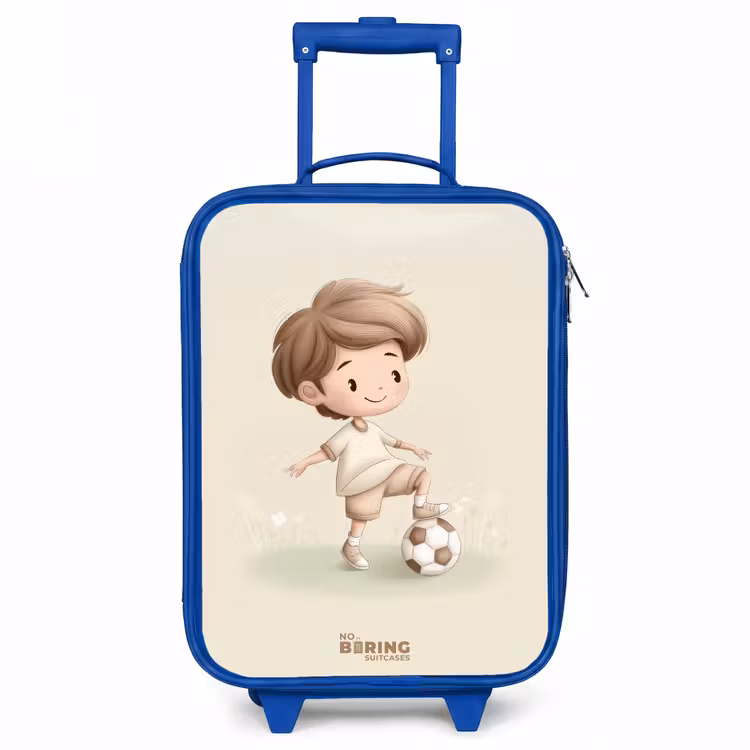 Jongen met een voetbal in bruine tinten Kinderkoffer - Blauw klein -3d