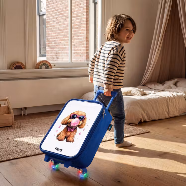 Bruine hond met roze bril en kauwgombal Kinderkoffer - Blauw klein -sfeer1