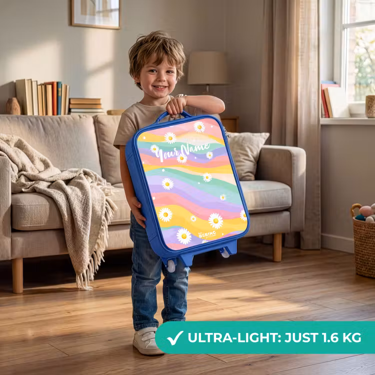 Madeliefjes op regenboogachtergrond Kinderkoffer - Blauw klein -sfeer2_EN
