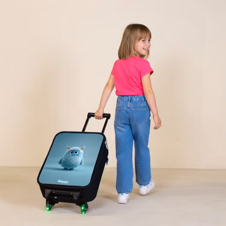 Blauw pluizig monster met hoorns Kinderkoffer - Zwart klein -sfeer1