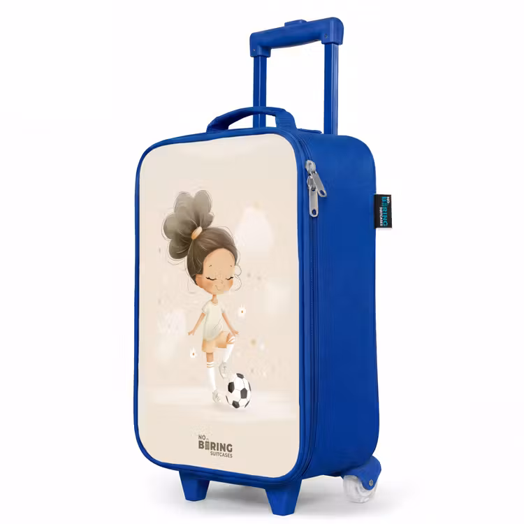 Meisje met een voetbal in beige kleuren Kinderkoffer - Blauw klein -productfoto_schuin