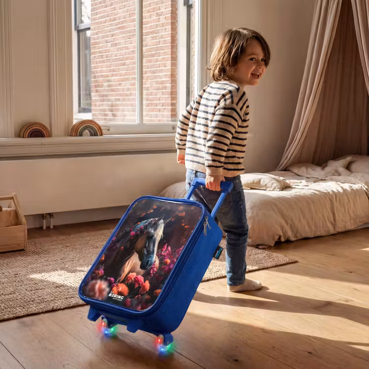 Goudbruin paard tussen de bloemen Kinderkoffer - Blauw klein -sfeer1