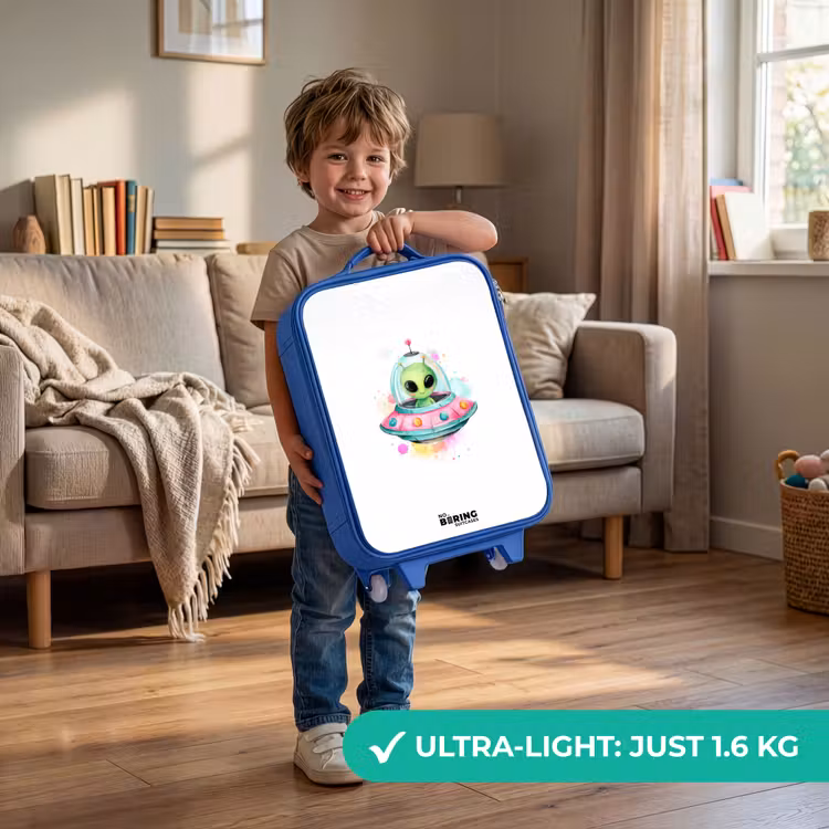 Groene alien in kleurrijke UFO Kinderkoffer - Blauw klein -sfeer2_EN