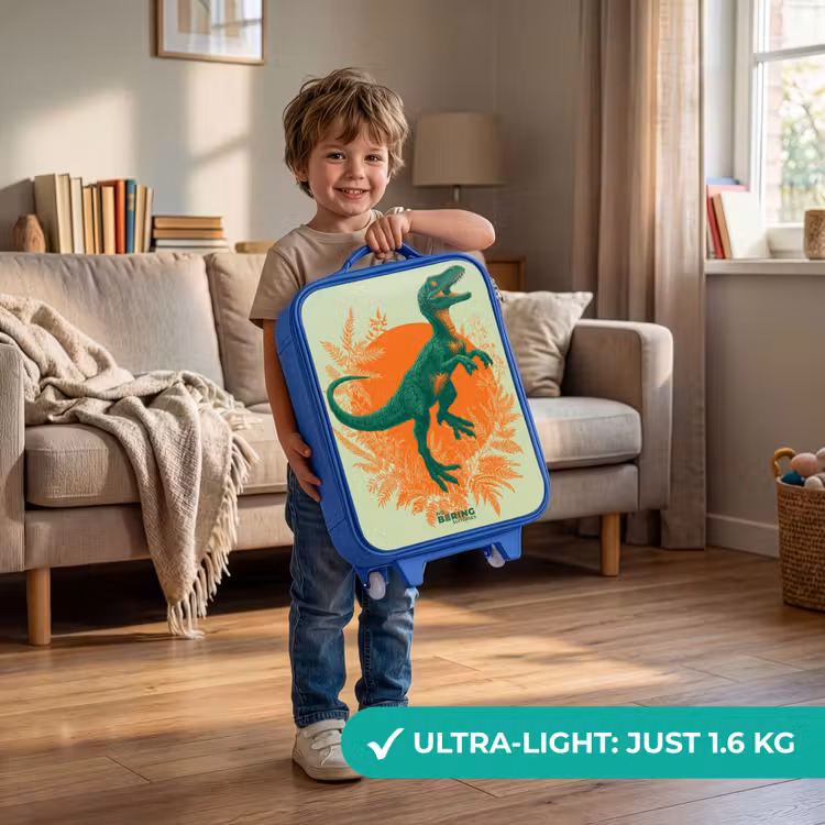 Groene dino tussen varens Kinderkoffer - Blauw klein -sfeer2_EN