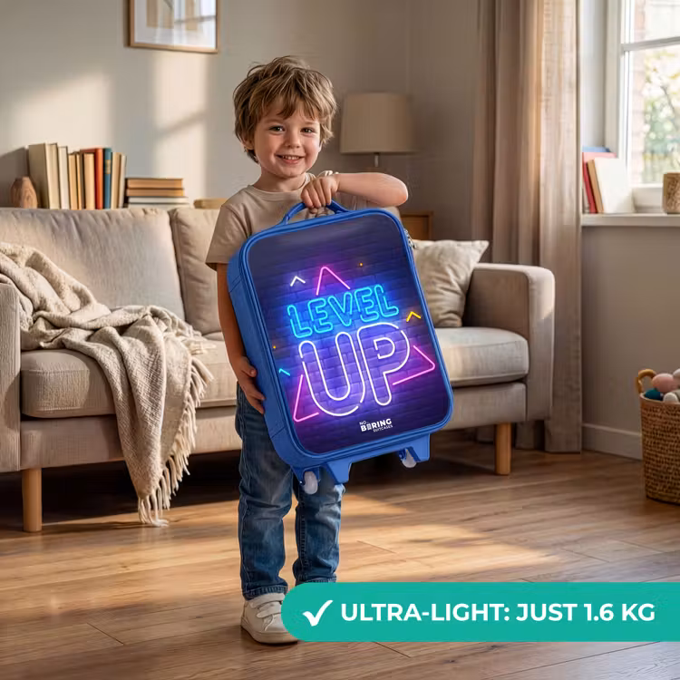 Neonletters op een bakstenen muur Kinderkoffer - Blauw klein -sfeer2_EN