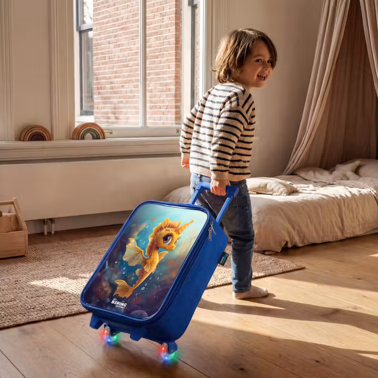Oranje zeepaardje in het water Kinderkoffer - Blauw klein -sfeer1