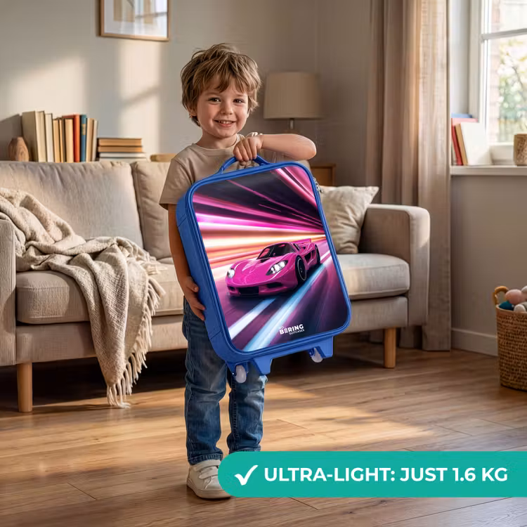 Roze raceauto flitst door neonlicht Kinderkoffer - Blauw klein -sfeer2_EN