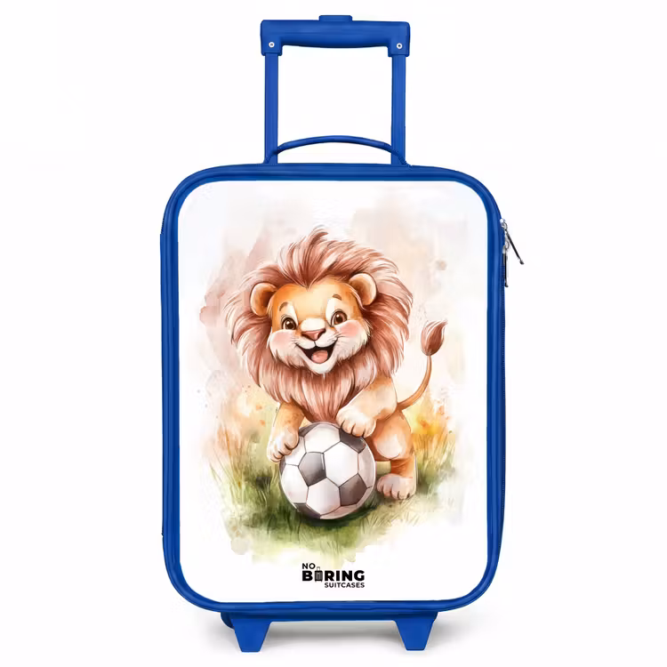 Speelse leeuw met voetbal op grasveld Kinderkoffer - Blauw klein -3d