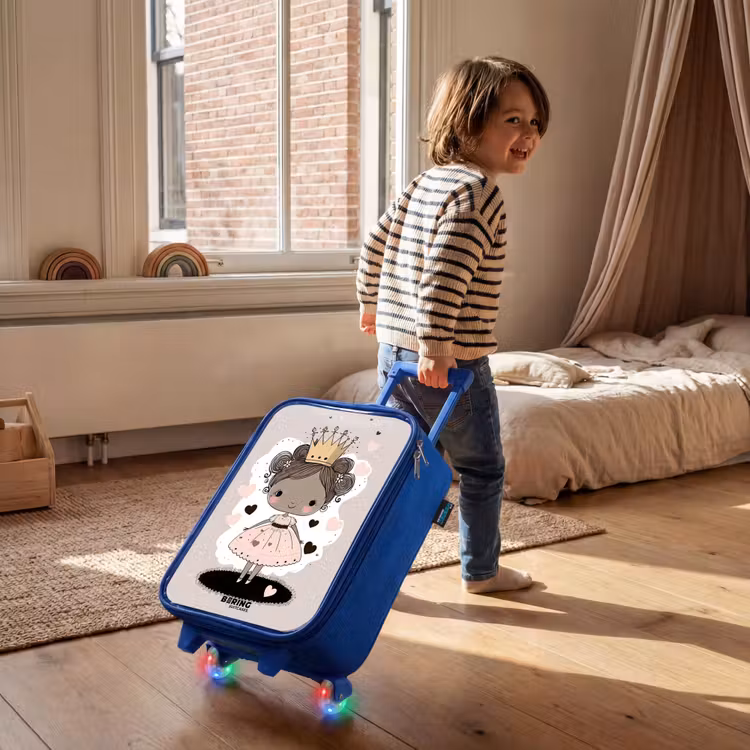Prinses op gekleurde achtergrond met roze en zwarte hartjes Kinderkoffer - Blauw klein -sfeer1