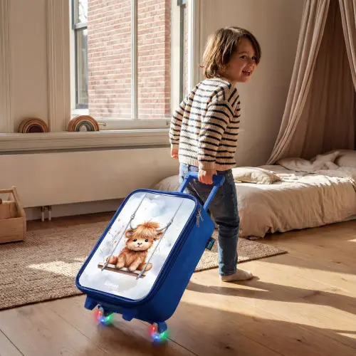 Schommelend Schotse hooglander kalf van waterverf Kinderkoffer - Blauw klein -sfeer1