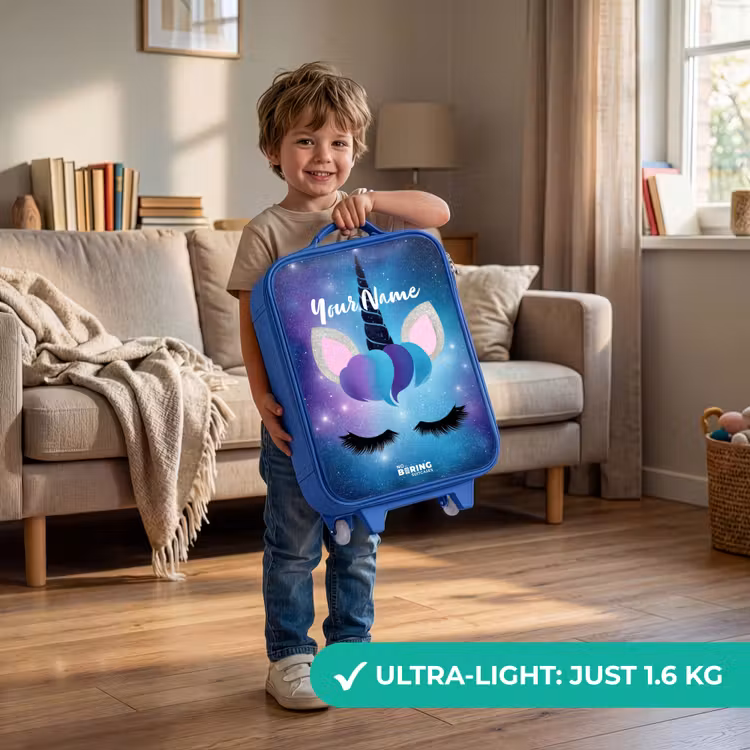 Eenhoorn op een sterrenhemel achtergrond Kinderkoffer - Blauw klein -sfeer2_EN