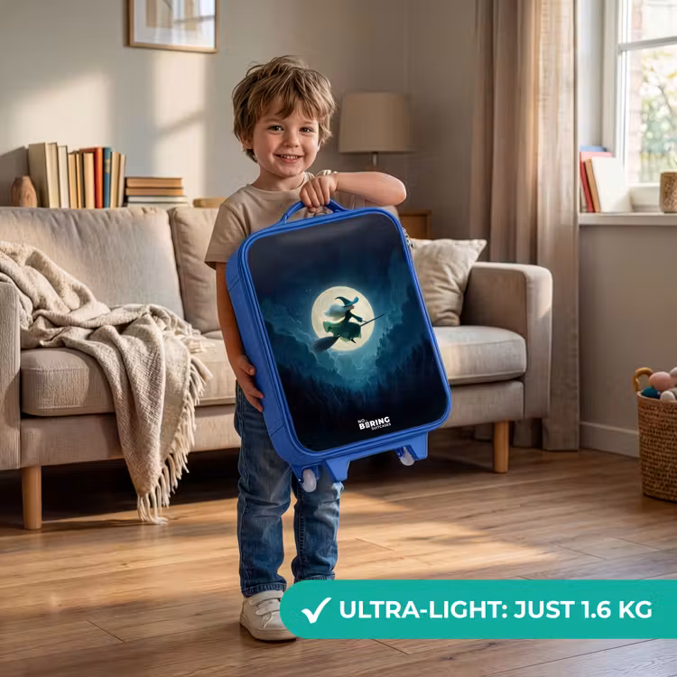 Heks in Maanlichtvlucht Kinderkoffer - Blauw klein -sfeer2_EN