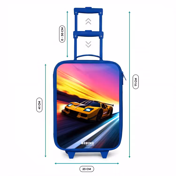 Gele raceauto bij kleurrijke zonsondergang Kinderkoffer - Blauw klein -productfoto_formaten