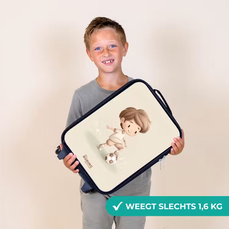 Jongen met een voetbal in bruine tinten Kinderkoffer - Zwart klein -sfeer4_NL