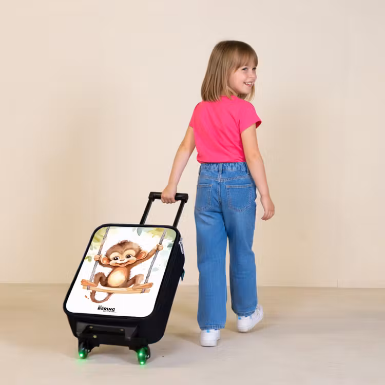 Vrolijk aapje op een schommel illustratie Kinderkoffer - Zwart klein -sfeer1