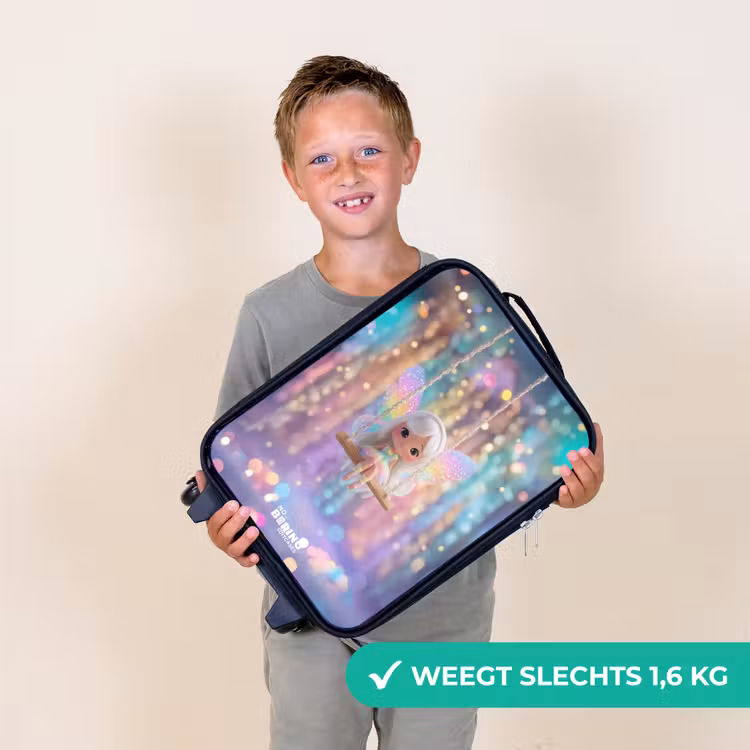 Fee - Elf - Regenboog Kinderkoffer - Zwart klein -sfeer4_NL