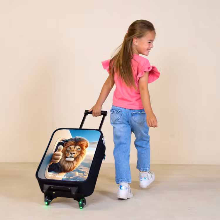 Leeuw uit een vliegtuigraam met zijn duim omhoog Kinderkoffer - Zwart klein -sfeer1