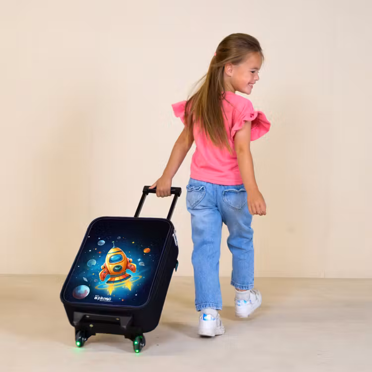 Oranje raket in de sterrenhemel Kinderkoffer - Zwart klein -sfeer1