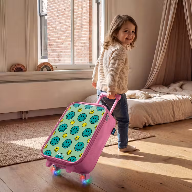 All smiles groen Kinderkoffer - Roze klein -sfeer1