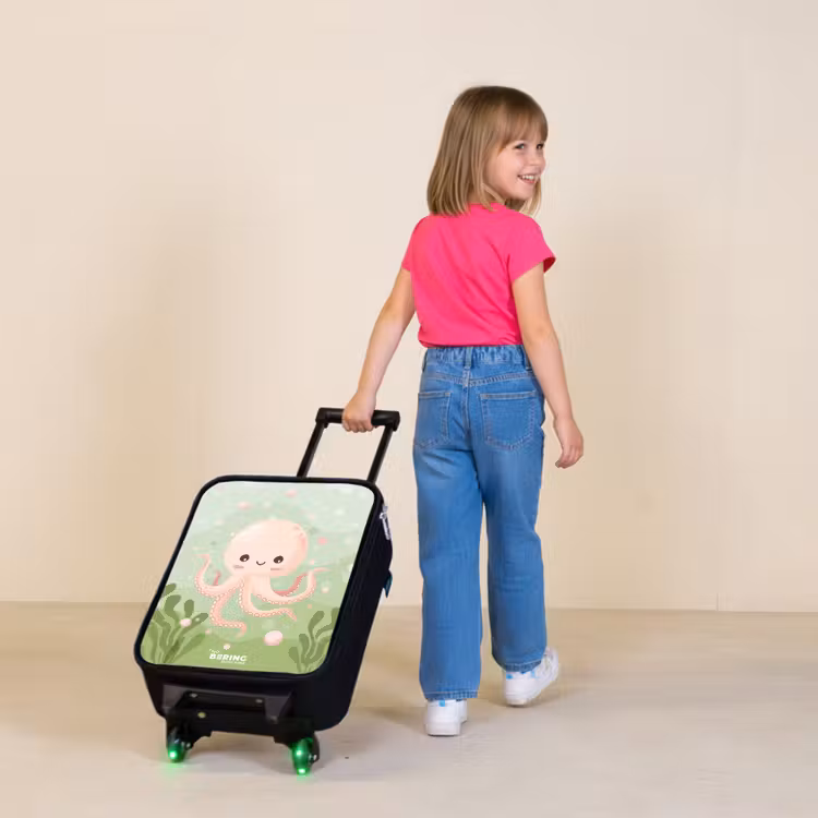 Roze octopus met een lach Kinderkoffer - Zwart klein -sfeer1