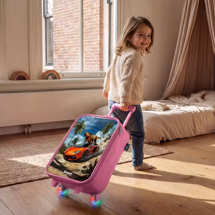 Rode sportauto met dino raast door tropisch strand Kinderkoffer - Roze klein -sfeer1