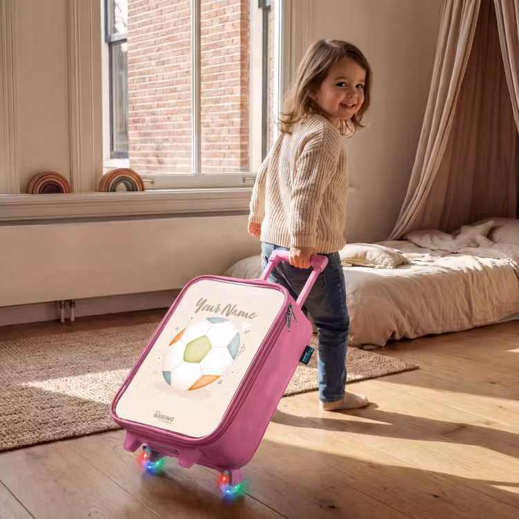 Voetbal in beige pastel kleuren Kinderkoffer - Roze klein -sfeer1
