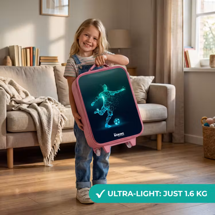 Voetballer trapt met kracht in digitale vorm Kinderkoffer - Roze klein -sfeer2_EN
