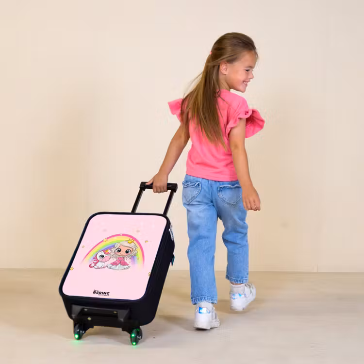 Prinses en een eenhoorn bij een regenboog roze Kinderkoffer - Zwart klein -sfeer1