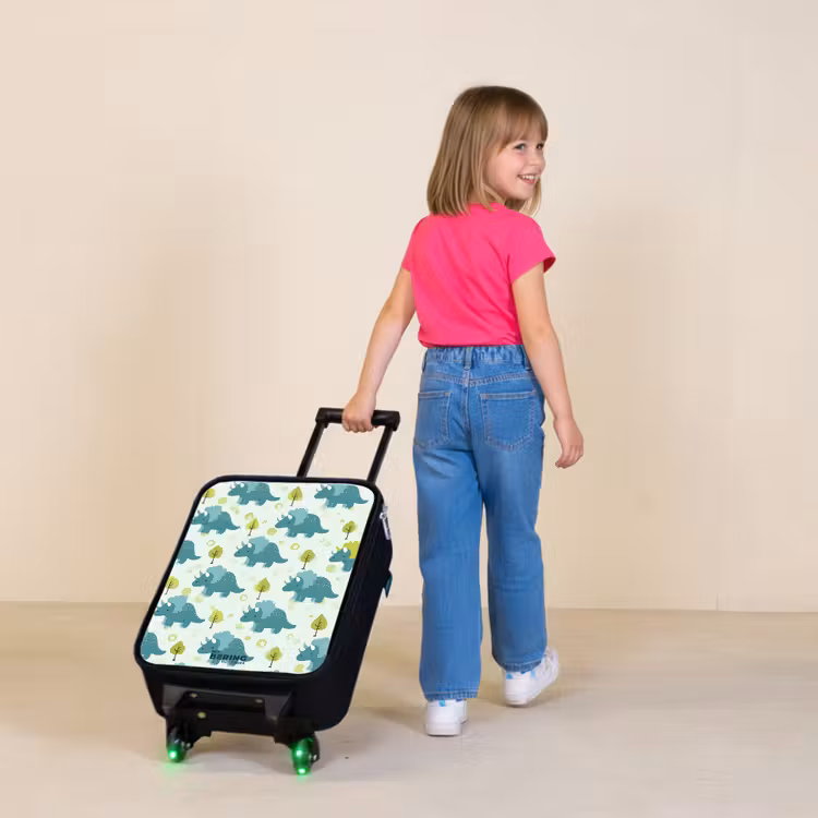 Triceratopsen tussen boompjes Kinderkoffer - Zwart klein -sfeer1