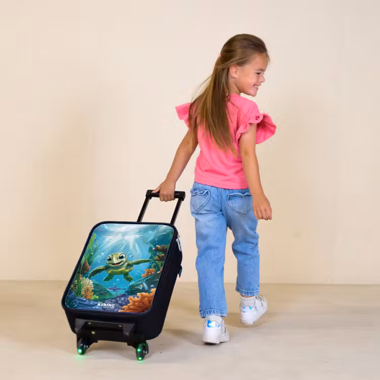 Groene schildpad aan het zwemmen Kinderkoffer - Zwart klein -sfeer1