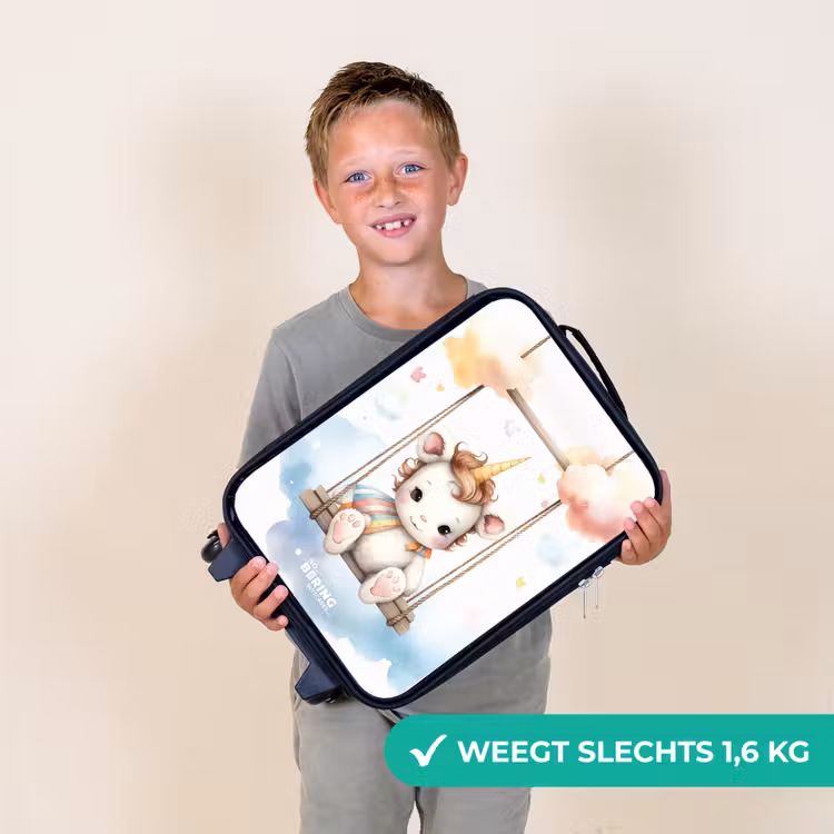 Witte baby eenhoorn op een schommel in de wolken Kinderkoffer - Zwart klein -sfeer4_NL