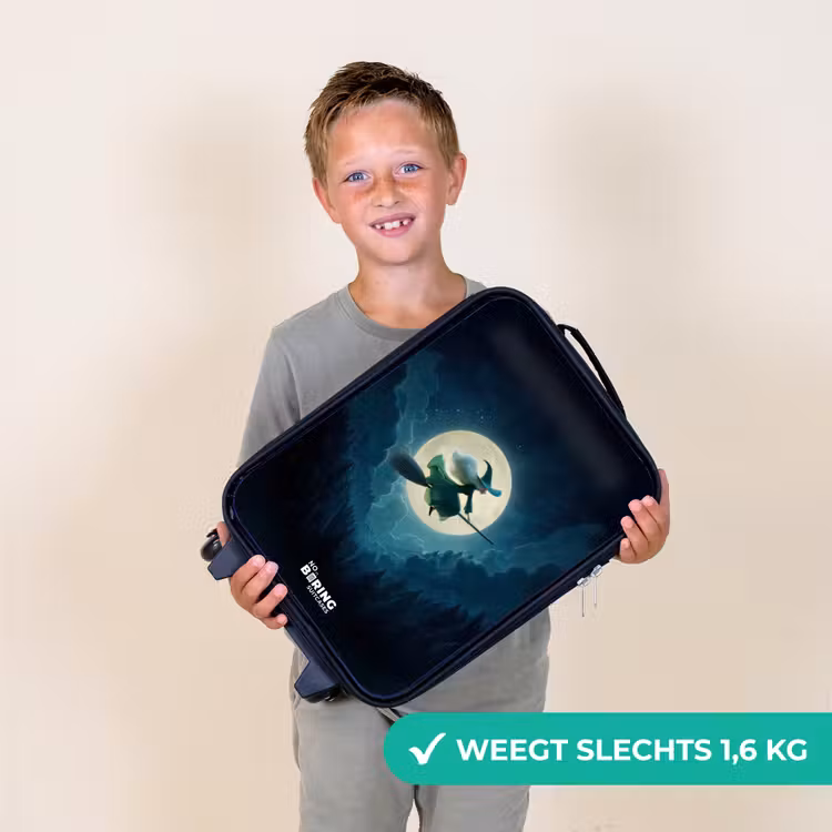 Heks in Maanlichtvlucht Kinderkoffer - Zwart klein -sfeer4_NL