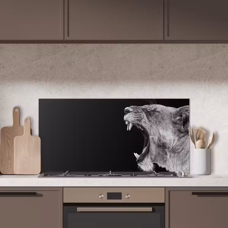 Dieren - Leeuw - Zwart - Wit - Portret keuken achterwand spatscherm middel -sfeer2