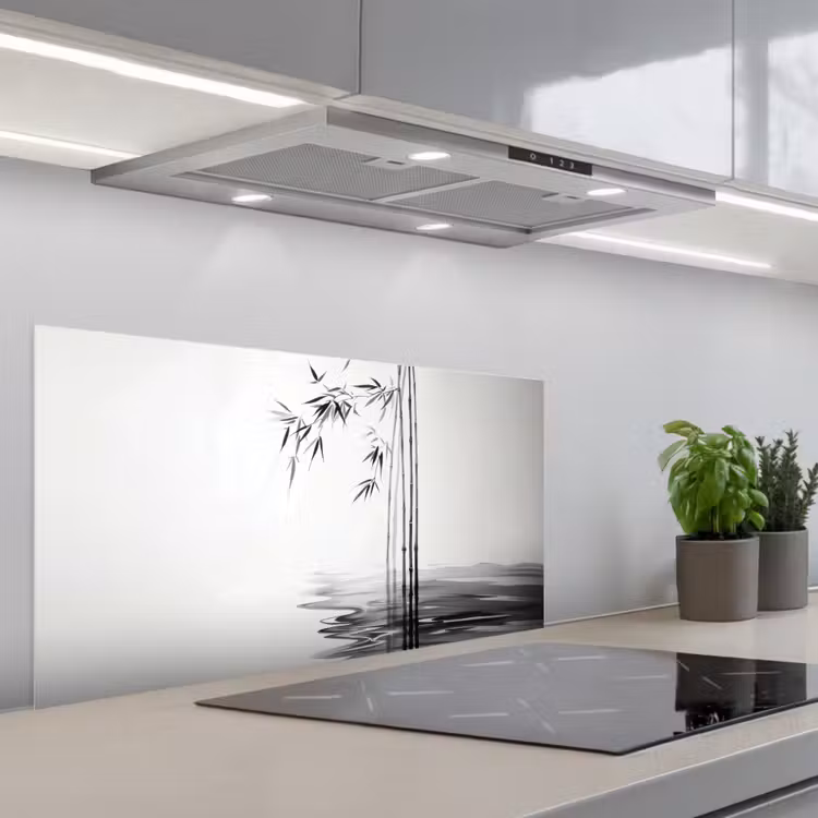 Bamboestammen - Water - Minimalistisch - Wit keuken achterwand spatscherm middel -3d_schuin