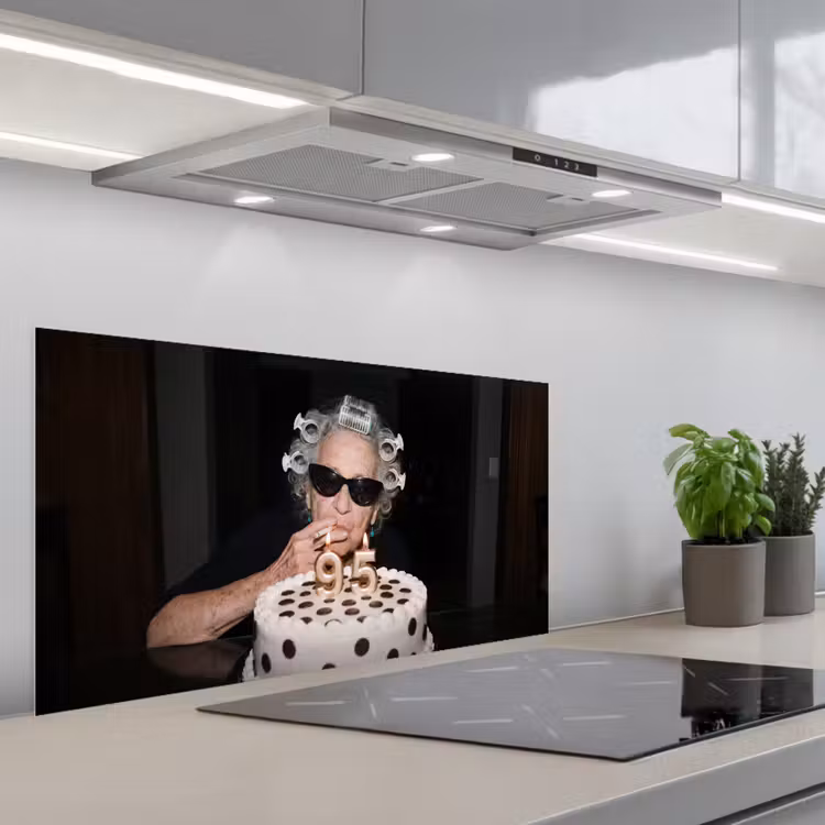 Verjaardag - Krulspeld - Oma keuken achterwand spatscherm middel -3d_schuin
