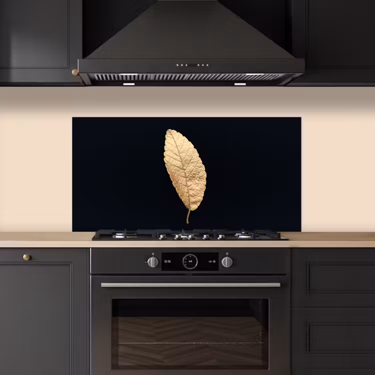 Black en gold - Bladeren - Zwart - Planten - Luxe keuken achterwand spatscherm middel -sfeer1