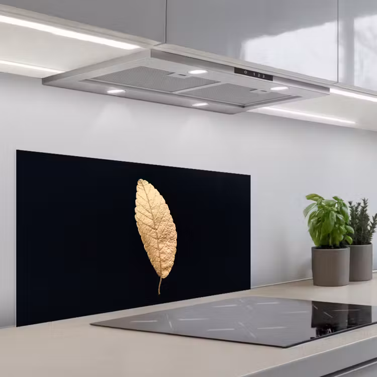 Black en gold - Bladeren - Zwart - Planten - Luxe keuken achterwand spatscherm middel -3d_schuin