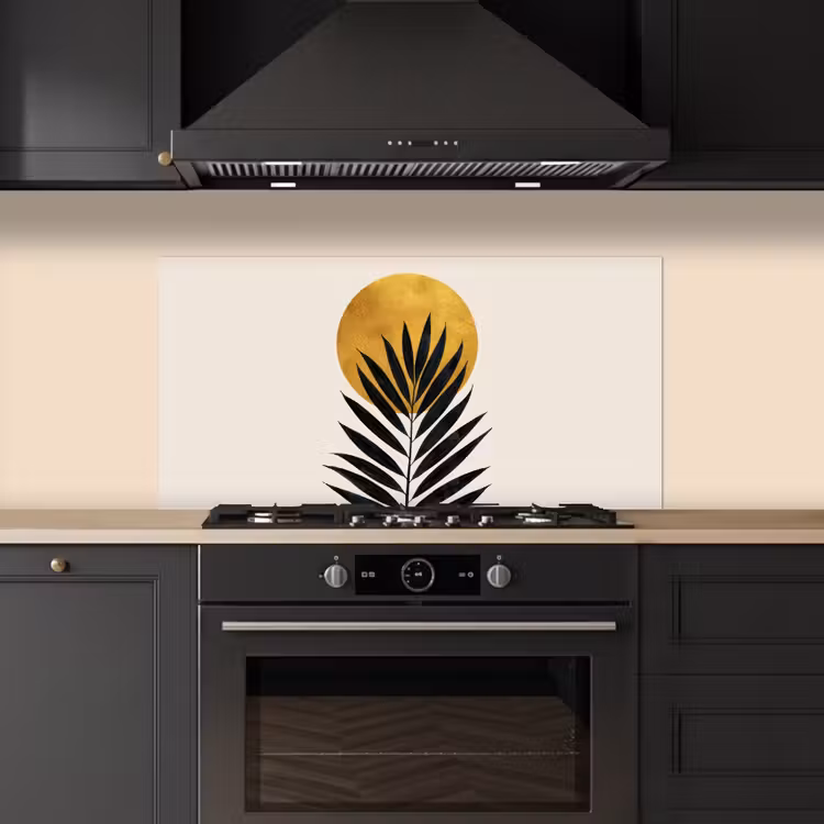 Zwart palmblad - Gouden cirkel - Beige achtergrond keuken achterwand spatscherm middel -sfeer1