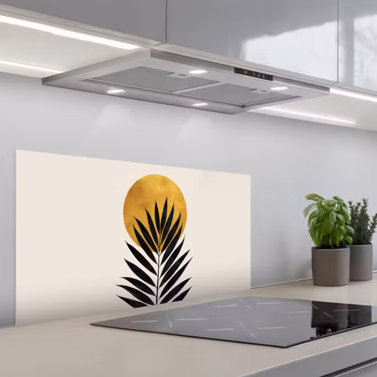 Zwart palmblad - Gouden cirkel - Beige achtergrond keuken achterwand spatscherm middel -3d_schuin