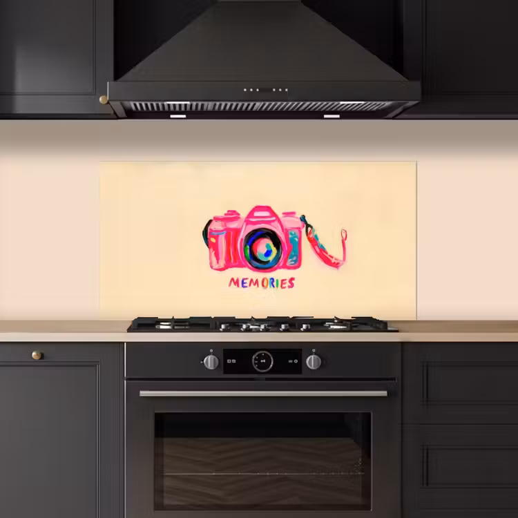 Camera - Memories - Roze - Geschilderd keuken achterwand spatscherm middel -sfeer1