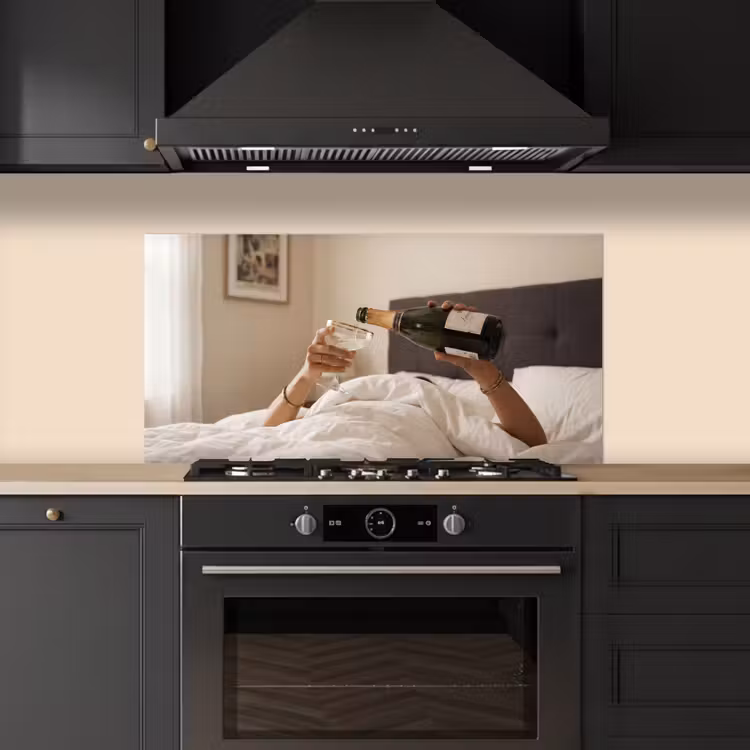 Champagne - Bed - Bubbels keuken achterwand spatscherm middel -sfeer1