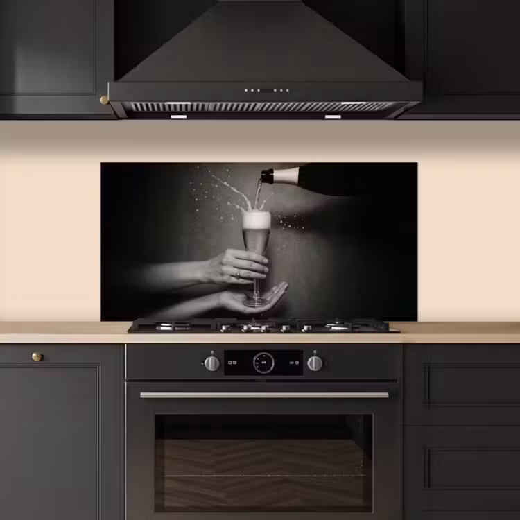 Champagnefles - Glas - Minimalistisch - Spetters keuken achterwand spatscherm middel -sfeer1