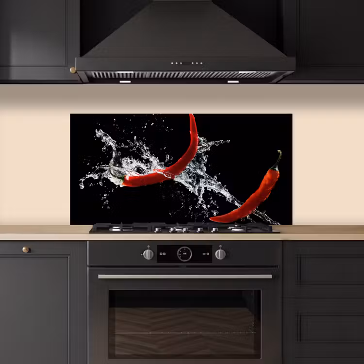 Chilipeper - Stilleven - Water - Zwart - Rood keuken achterwand spatscherm middel -sfeer1