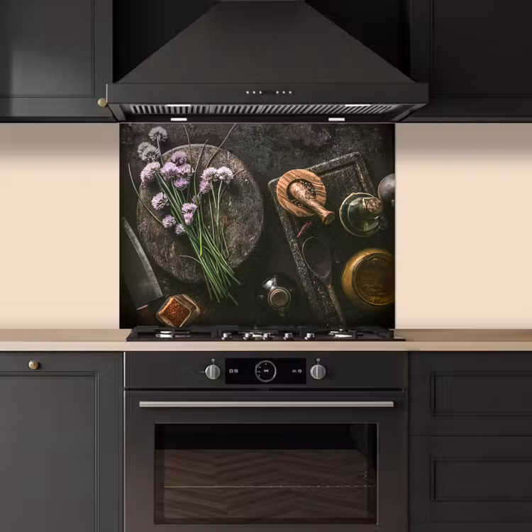 Bieslook Bloesem en Antieke Keukenwaren keuken achterwand spatscherm middel -sfeer1