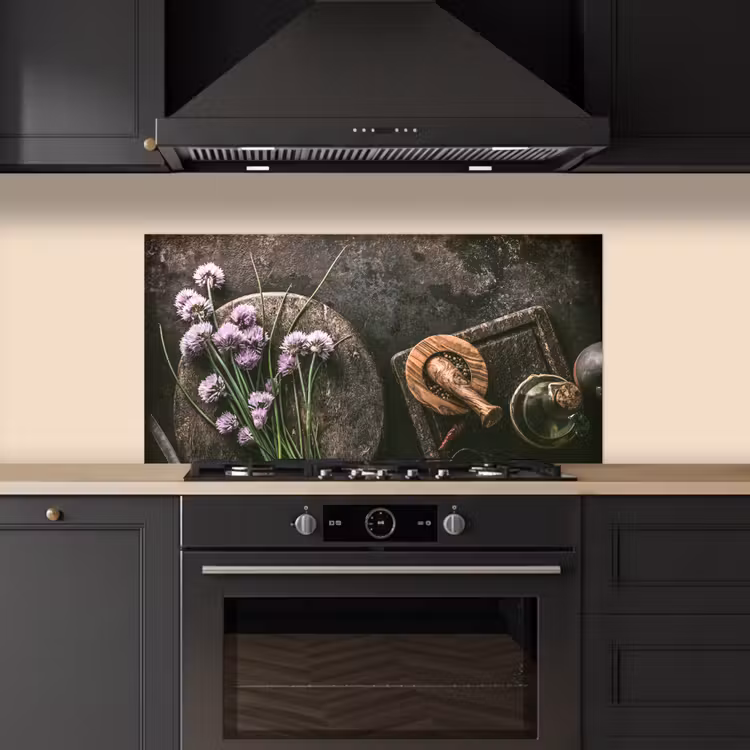 Bieslook - Keuken - Vijzel - Rustiek - Kruiden - Paars keuken achterwand spatscherm middel -sfeer1