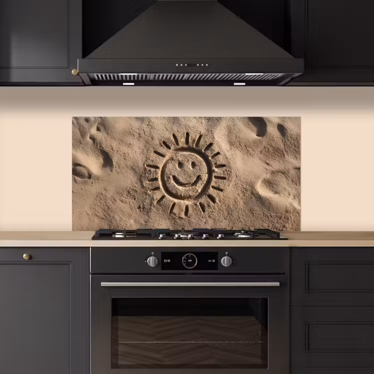 Gezichtje - Zon - Zand - Getekend keuken achterwand spatscherm middel -sfeer1