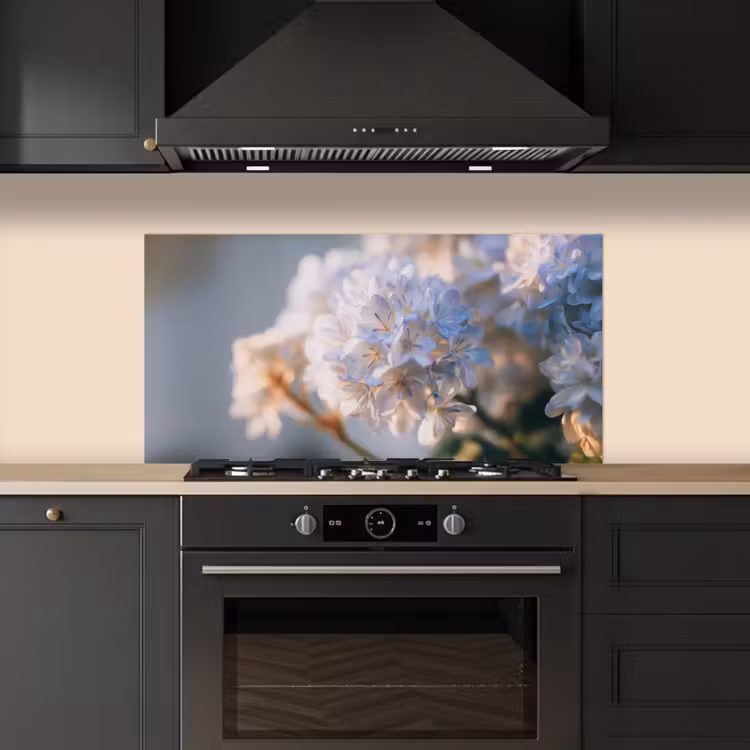 Bloemen - Lichtblauw - Wazig - Trosje keuken achterwand spatscherm middel -sfeer1