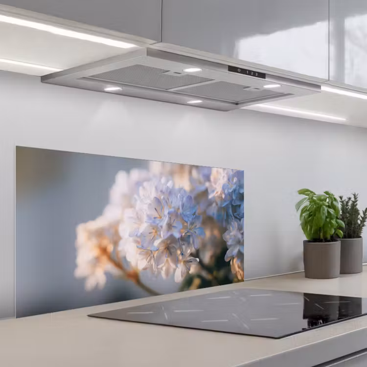 Bloemen - Lichtblauw - Wazig - Trosje keuken achterwand spatscherm middel -3d_schuin