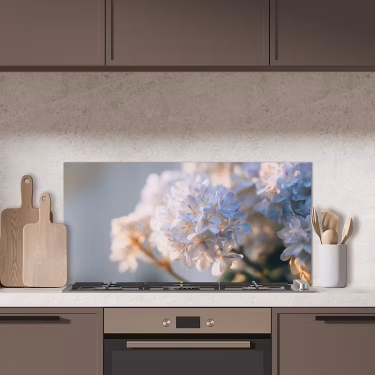 Bloemen - Lichtblauw - Wazig - Trosje keuken achterwand spatscherm middel -sfeer2